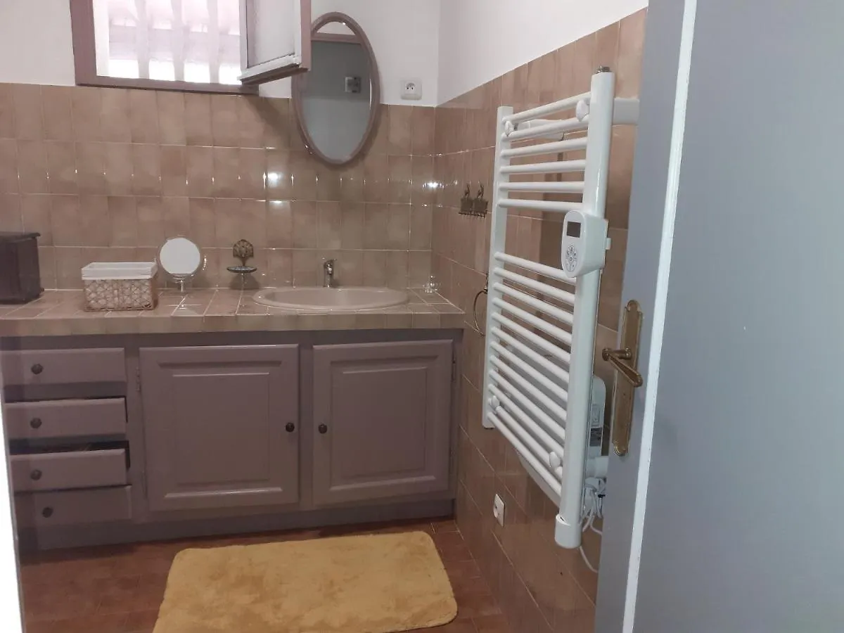 Villa Provencale Face Au Luberon Cabrieres-d'Avignon 0*,